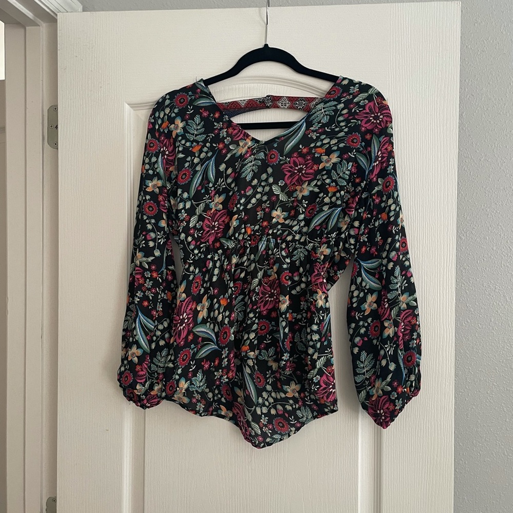Buckle top